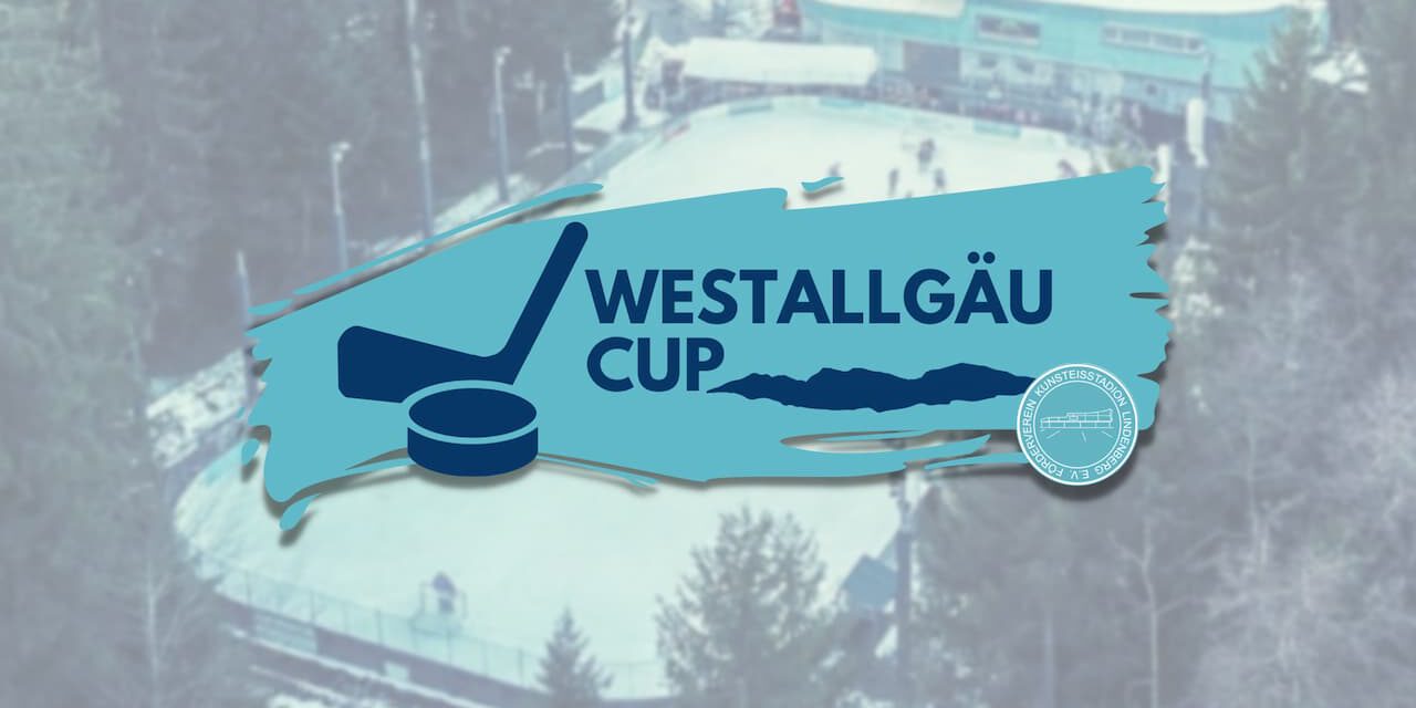 Blaues Logo des Westallgäu Cups mit Eishockeyschläger und Puck, Hintergrund zeigt ein winterliches Kunsteisstadion.