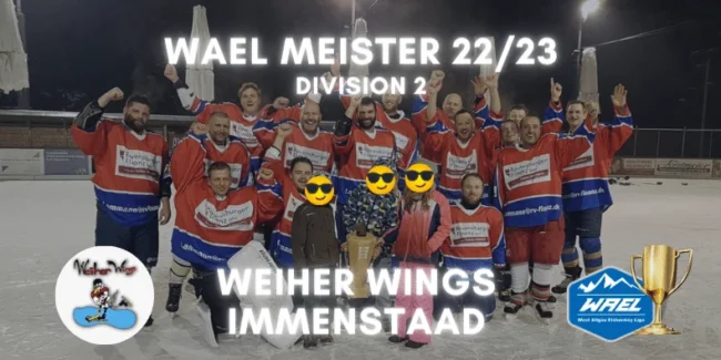 Eishockeyteam Weiher Wings Immenstaad jubelt mit Pokal auf dem Kunsteisplatz, Titelgewinn in der Saison 22/23 Division 2.