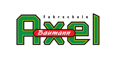 Lindenberg Chiefs 1 Logo der Fahrschule Axel Baumann in grüner Schrift mit roten und gelben Akzenten.